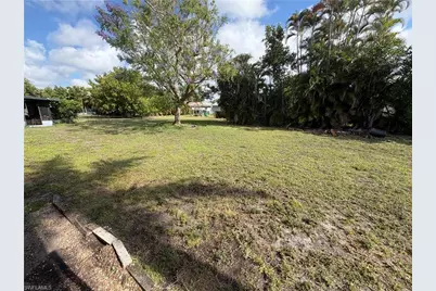 937 SW 52nd St, Cape Coral, FL 33914 - Photo 13