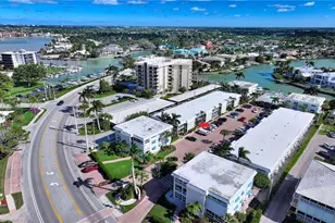 2100 Gulf Shore Blvd N, Naples, FL 34102 - Photo 29