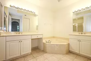 1315 Mariposa Cir, Naples, FL 34105 - Photo 9