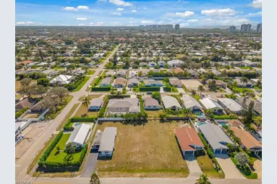 686 97th Ave N, Naples, FL 34108 - Photo 17