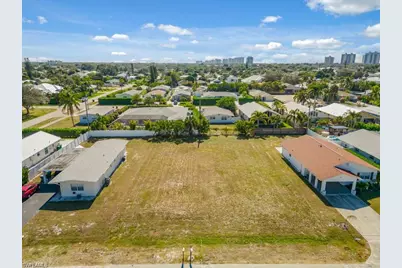 686 97th Ave N, Naples, FL 34108 - Photo 7