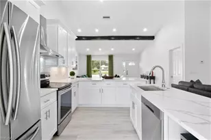 1719 Camelia Ln, Naples, FL 34105 - Photo 17