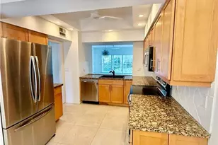 322 Sugar Pine Ln, Naples, FL 34108 - Photo 5