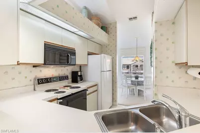815 Gulf Pavilion Dr #201, Naples, FL 34108 - Photo 5
