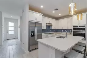13021 Pembroke Dr, Naples, FL 34105 - Photo 9
