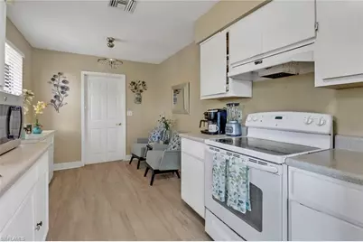 9104 King Rd W, Fort Myers, FL 33967 - Photo 5