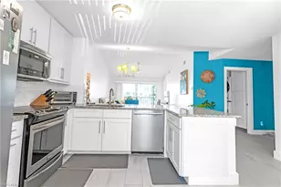 1330 Derbyshire Ct, Naples, FL 34116 - Photo 11