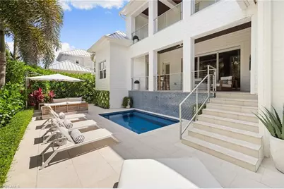950 8th St S, Naples, FL 34102 - Photo 1