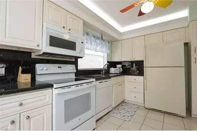 549 Beachwalk Cir, Naples, FL 34108 - Photo 9