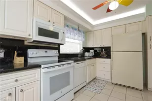 549 Beachwalk Cir, Naples, FL 34108 - Photo 9