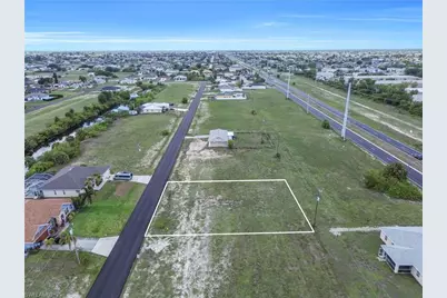 1011 NE 23rd Ter, Cape Coral, FL 33909 - Photo 5