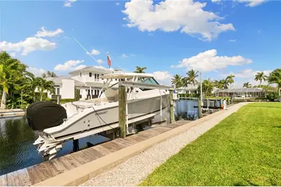 2140 Shad Ct, Naples, FL 34102 - Photo 17