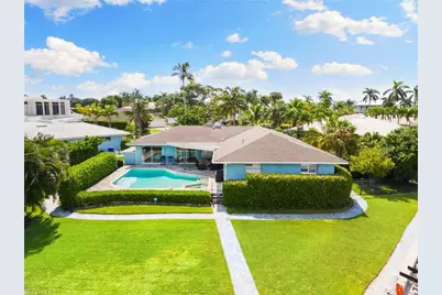 2140 Shad Ct, Naples, FL 34102 - Photo 11