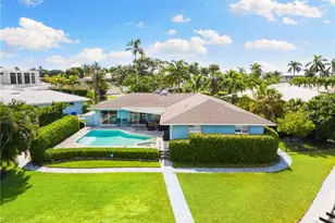 2140 Shad Ct, Naples, FL 34102 - Photo 11