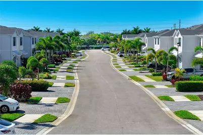 13045 Pembroke Dr, Naples, FL 34105 - Photo 29