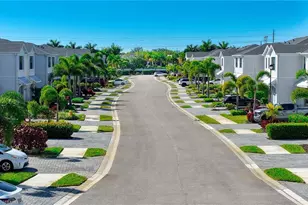 13045 Pembroke Dr, Naples, FL 34105 - Photo 29