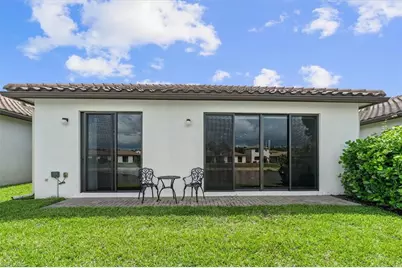 8968 Madrid Cir, Naples, FL 34104 - Photo 9