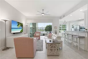 8066 Signature Club Cir, Naples, FL 34113 - Photo 9