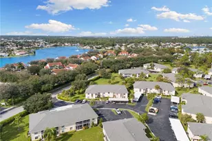 685 Squire Cir, Naples, FL 34104 - Photo 27