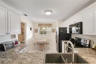 685 Squire Cir, Naples, FL 34104 - Photo 9