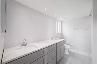 7800 Emerald Cir, Naples, FL 34109 - Photo 5