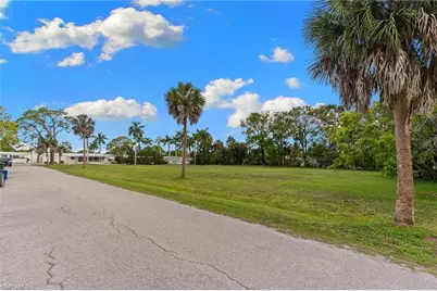 3090 Pine Tree Dr, Bonita Springs, FL 34134 - Photo 9