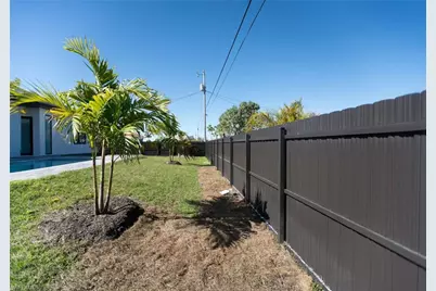 1817 NE 17th St, Cape Coral, FL 33909 - Photo 23