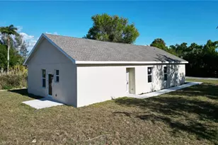2173 Mitchell Ct, Fort Myers, FL 33916 - Photo 19
