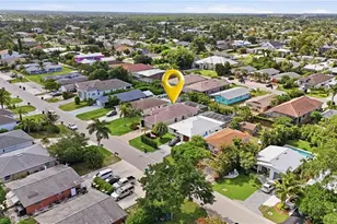 736 110th Ave N, Naples, FL 34108 - Photo 3