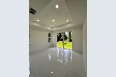 718 Chattman St E, Lehigh Acres, FL 33974 - Photo 9