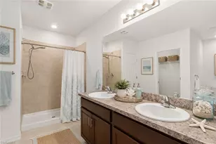 722 Hadley Pl W, Naples, FL 34104 - Photo 9