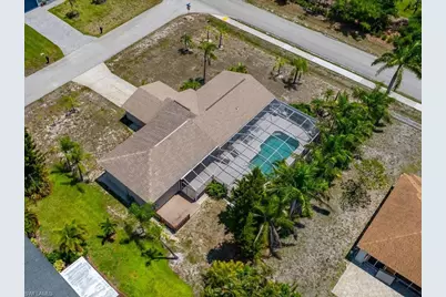 25401 Carney Cir, Bonita Springs, FL 34135 - Photo 3