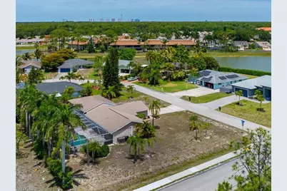 25401 Carney Cir, Bonita Springs, FL 34135 - Photo 5