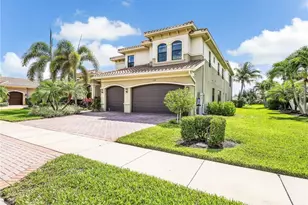 2756 Crystal Way, Naples, FL 34119 - Photo 3
