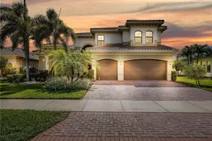 2756 Crystal Way, Naples, FL 34119 - Photo 1