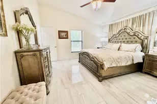 2499 River Reach Dr, Naples, FL 34104 - Photo 19