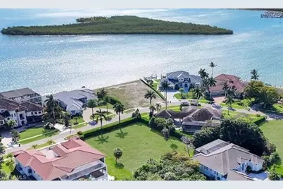 980 Caxambas Dr, Marco Island, FL 34145 - Photo 1