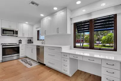 367 Mooring Line Dr, Naples, FL 34102 - Photo 9