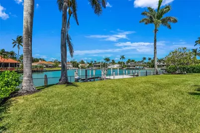 367 Mooring Line Dr, Naples, FL 34102 - Photo 33