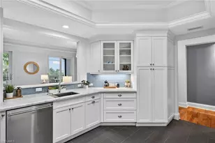 625 5th Ave S, Naples, FL 34102 - Photo 9