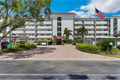 29 High Point Cir E #403, Naples, FL 34103 - Photo 3