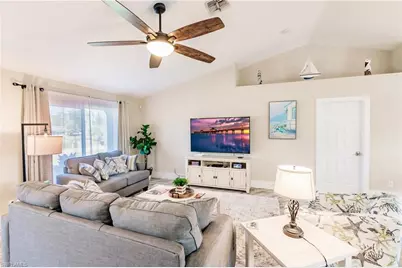 1019 SE 5th Pl, Cape Coral, FL 33990 - Photo 5