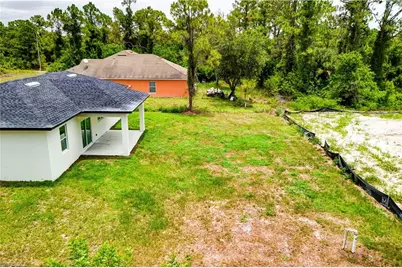 1020 Carroll St E, Lehigh Acres, FL 33974 - Photo 27