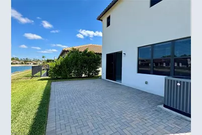 8984 Madrid Cir, Naples, FL 34104 - Photo 23