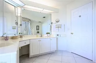 613 Beachwalk Cir, Naples, FL 34108 - Photo 19