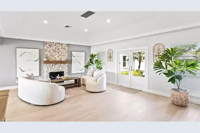 440 Kings Town Dr, Naples, FL 34102 - Photo 5