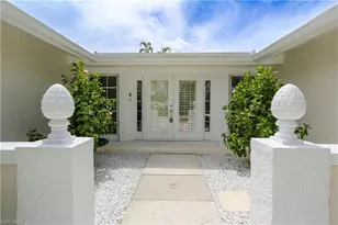 2901 Crayton Rd, Naples, FL 34103 - Photo 3
