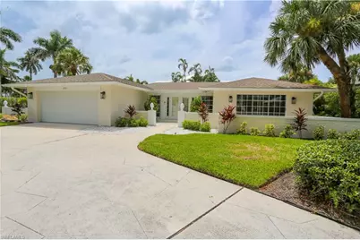 2901 Crayton Rd, Naples, FL 34103 - Photo 11
