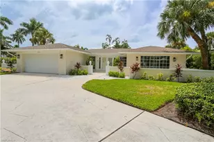 2901 Crayton Rd, Naples, FL 34103 - Photo 11