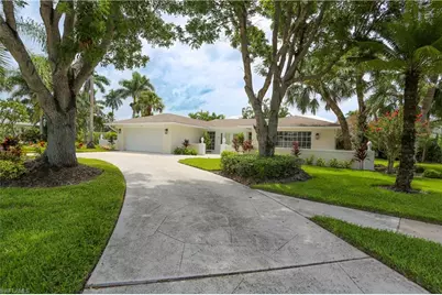 2901 Crayton Rd, Naples, FL 34103 - Photo 9